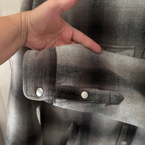 Like New! Aeropostale Black and Gray Plaid Shirt Jacket sz Small - Picture 12 of 14